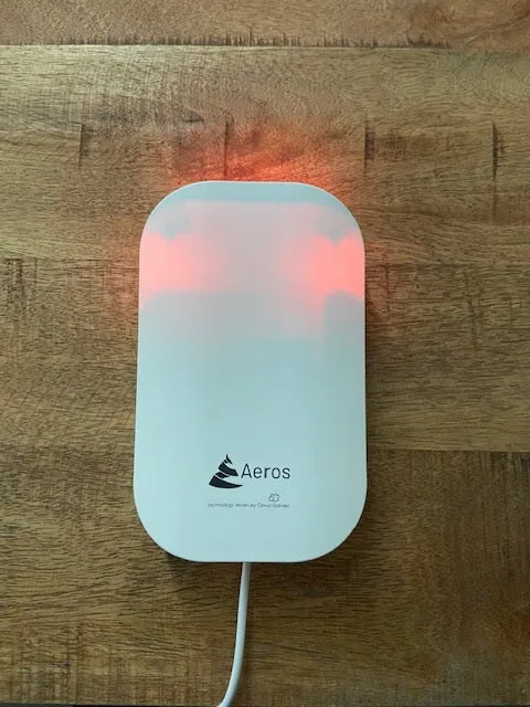 Aeros Compteur de qualité de l'air standard pour CO2 et TVOC - Compteur de CO2 avec feu de circulation, alarme et application pratique