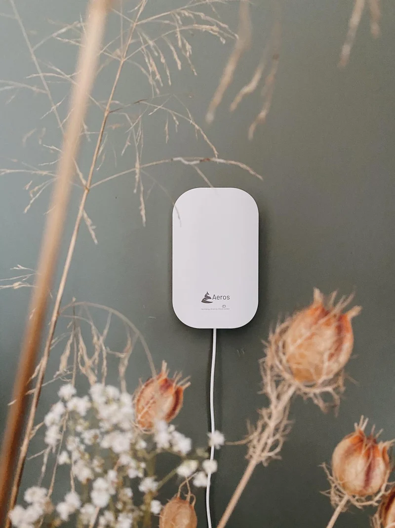 Aeros Compteur de qualité de l'air standard pour CO2 et TVOC - Compteur de CO2 avec feu de circulation, alarme et application pratique
