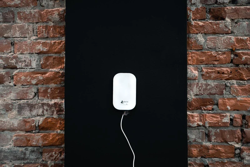 Aeros Compteur de qualité de l'air standard pour CO2 et TVOC - Compteur de CO2 avec feu de circulation, alarme et application pratique