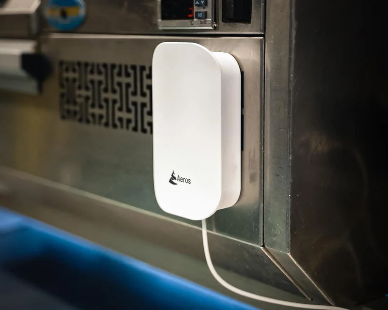 Aeros Compteur de qualité de l'air standard pour CO2 et TVOC - Compteur de CO2 avec feu de circulation, alarme et application pratique
