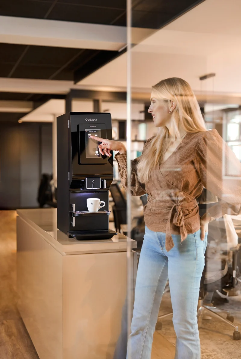Animo OptiVend 32S Touch - machine à café instantanée compacte - machine à café instantanée avec 3 réservoirs pour café, topping et cacao - jusqu'à environ 50 ETP