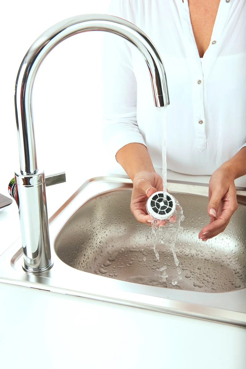 Bouteille d'eau en acier Laica avec filtre à eau - filtrez pendant que vous buvez - beige, rouge ou vert