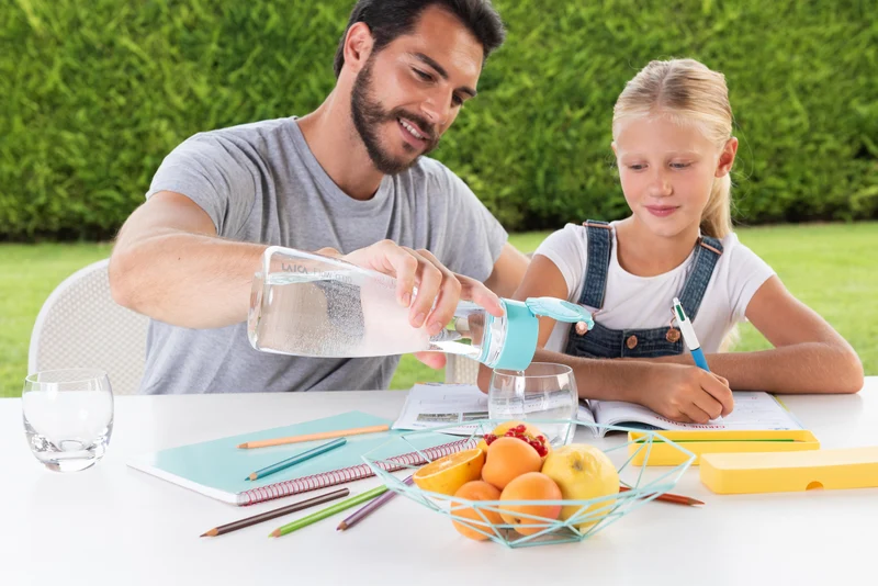 Bouteille d'eau Laica Flow'n Go avec 1 filtre à eau à disque rapide - filtrez pendant que vous versez